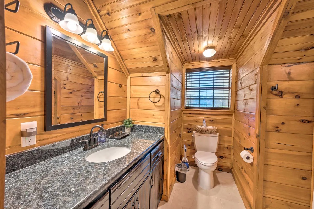 Whits End Cabin king bathroom